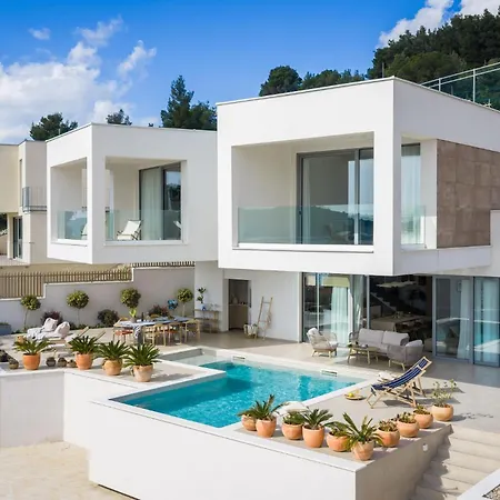 Luxurious In *