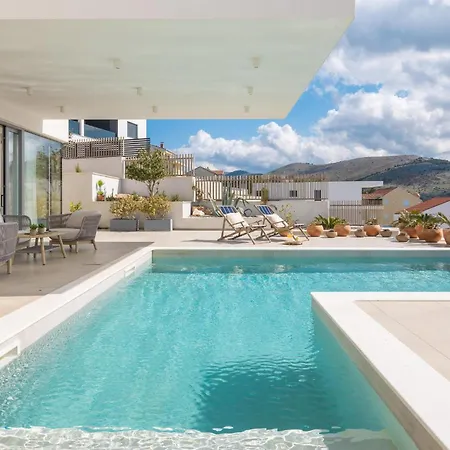 Luxurious In